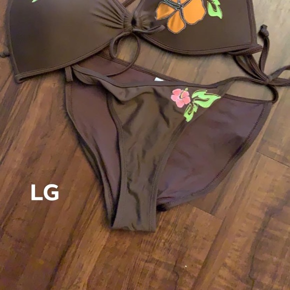 Beautiful bikini - Picture 2 of 2